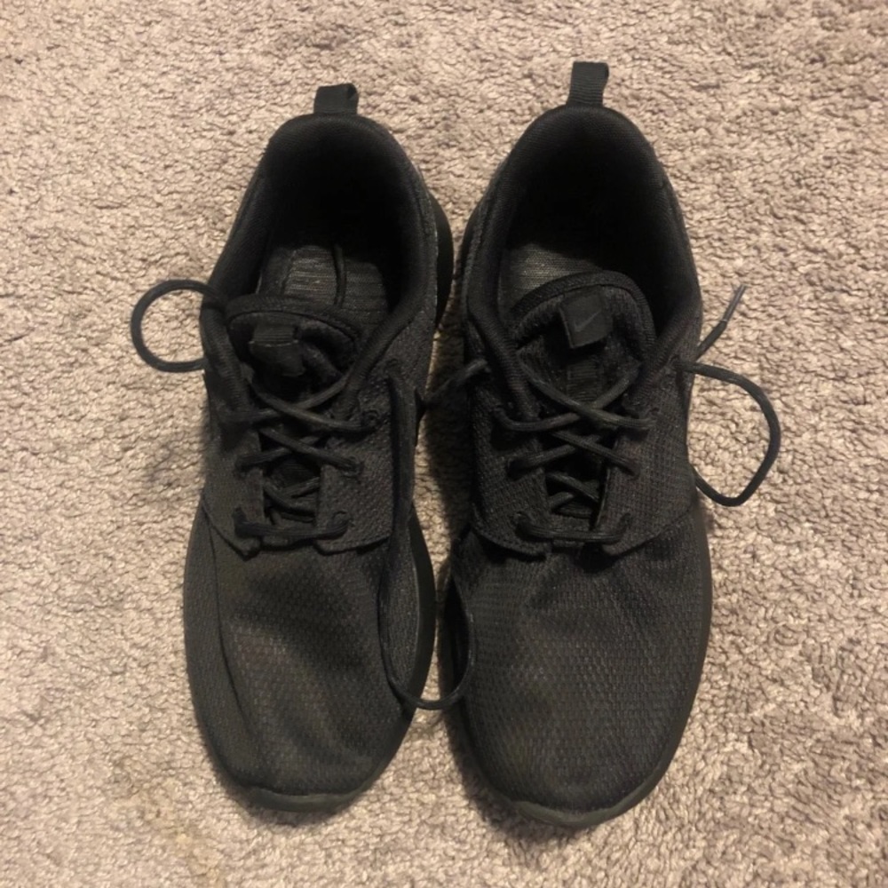 Nike Roshe Sneakers